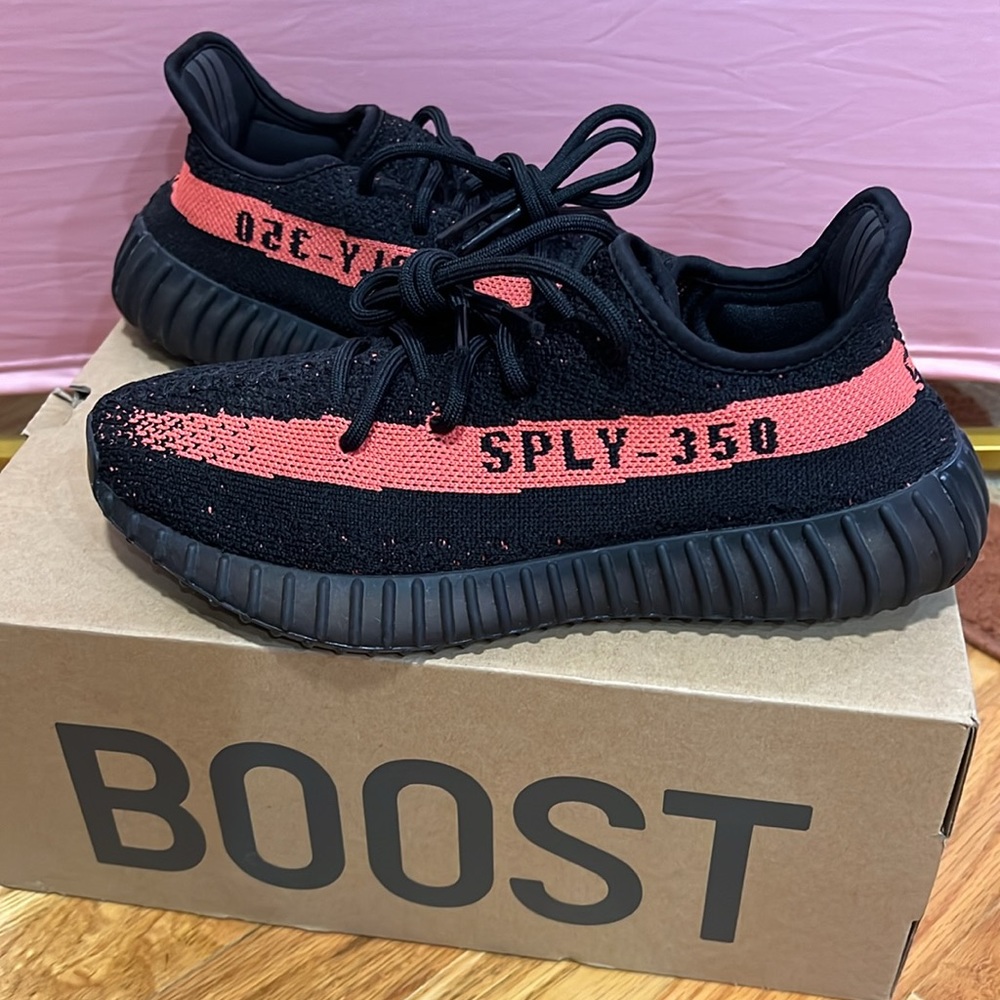 YEEZY BOOST 350 V2 sneakers by Adidas size 6.5